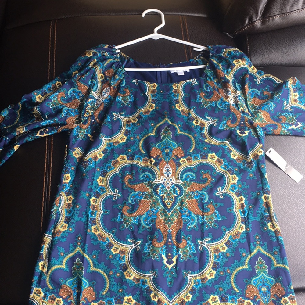 ***BRAND NEW /NEVER WORN KNEE LENGTH DRESS***